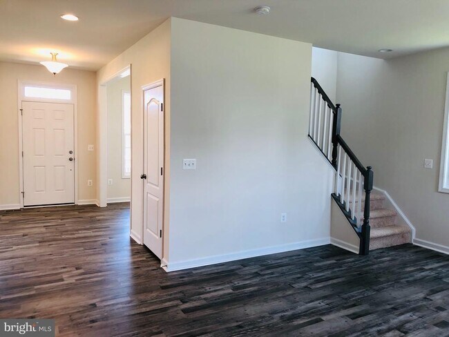 Building Photo - 336 Boxelder Dr