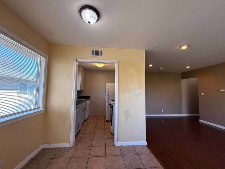 Building Photo - 2032 Benita Dr