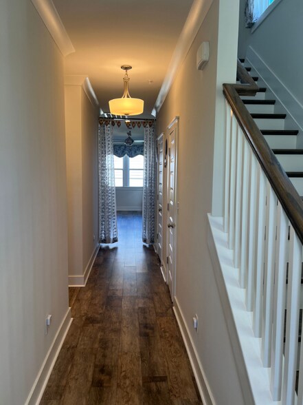 Building Photo - 386 Hammock Ln