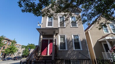 Building Photo - 1148 W Addison St