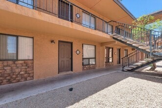 Building Photo - 2-bedroom, 2-bathroom in Prime location!