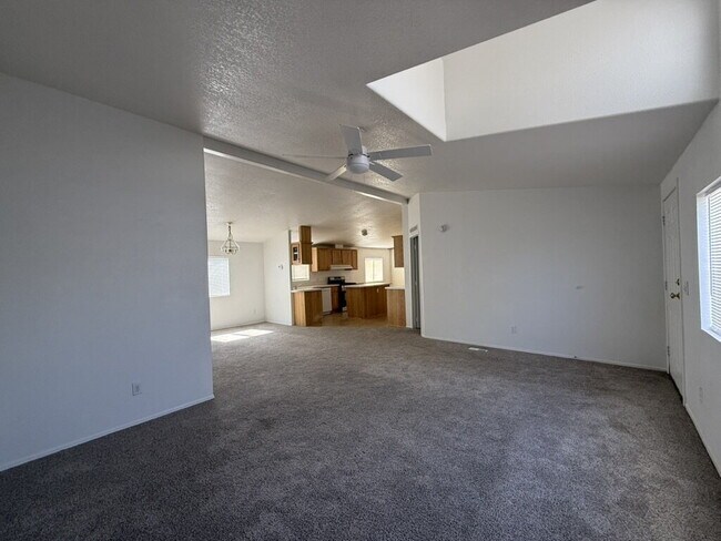 Building Photo - 3 bed 2 bath home with a large yard. BHCRE...
