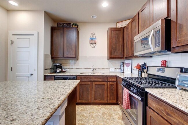 Building Photo - 1504 Lorraine Loop