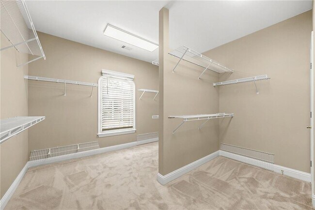 Building Photo - 225 Lake Summit View