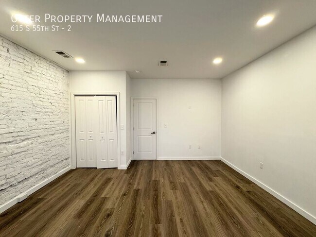 Building Photo - 615 S 55th St