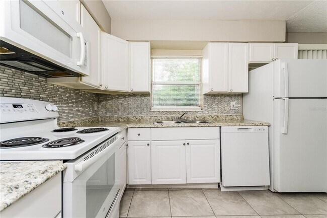 Building Photo - 3201 Bon Air Dr