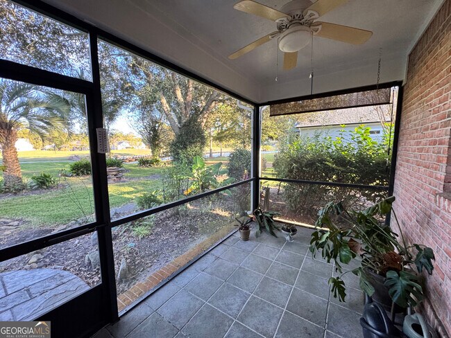 Building Photo - 535 Cardinal Cir E