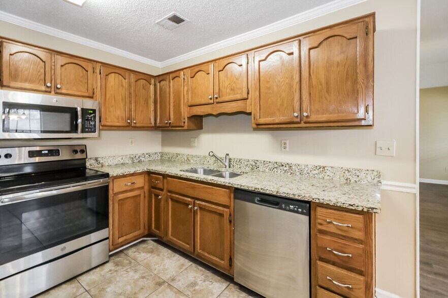 Building Photo - 6659 Valerie Dr