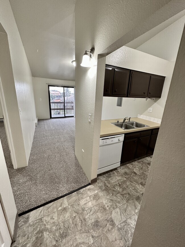 Interior Photo - (44) West Midtown Village