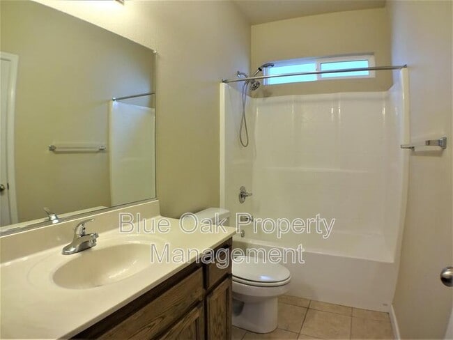 Building Photo - 573 E Eaton Rd