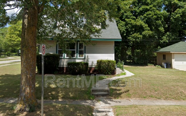 Building Photo - 703 E Chippewa St