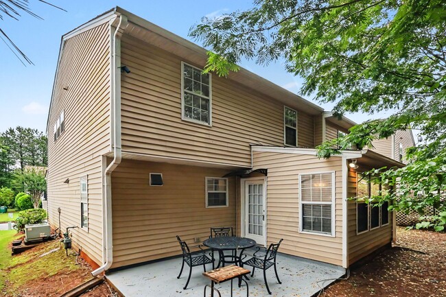Building Photo - 4BR/2.5BA Home Conveniently Located Off Jimmy Carter Blvd!