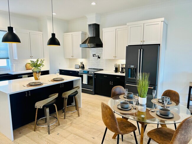 Building Photo - 704 Inspiration Blvd