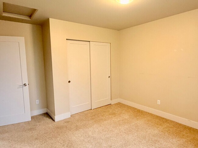 Building Photo - Cedar Park Home