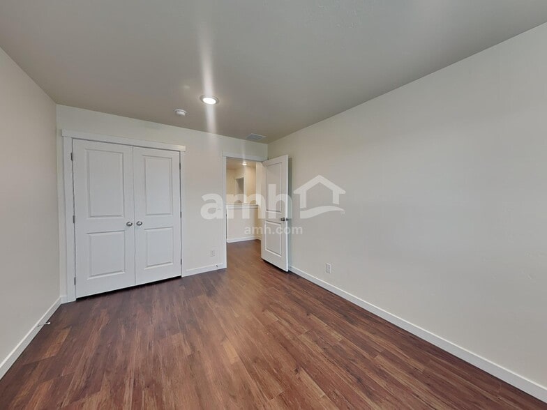 Building Photo - 9428 W Shumard St