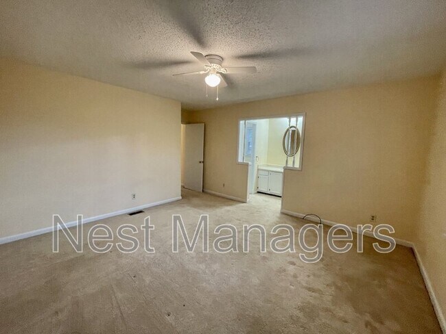 Building Photo - 2109 Hollyridge Pl