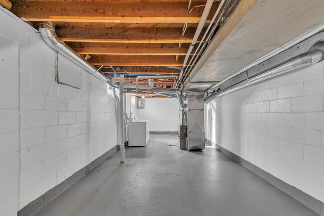 Building Photo - 11319 Tecumseh Ave