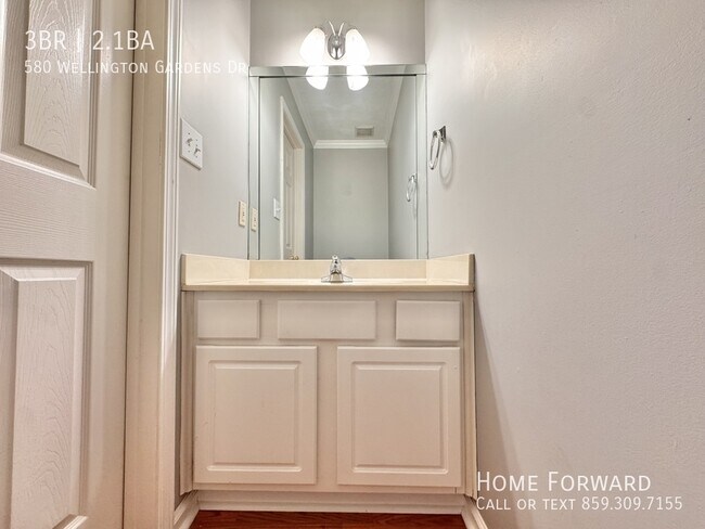 Building Photo - 580 Wellington Gardens Dr