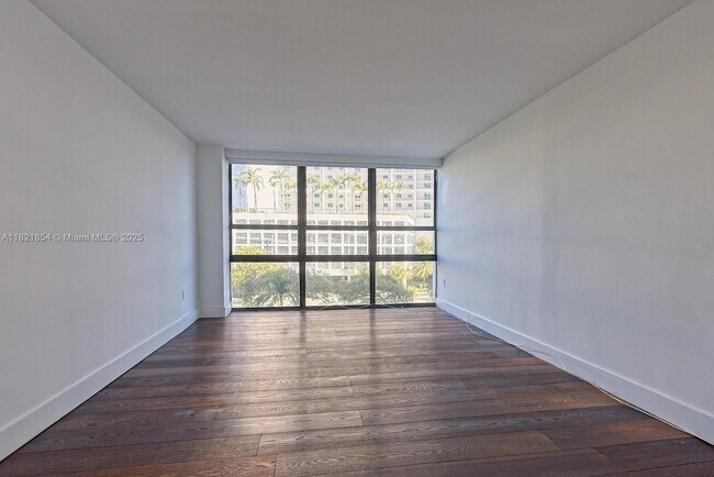 Building Photo - 600 NE 36th St