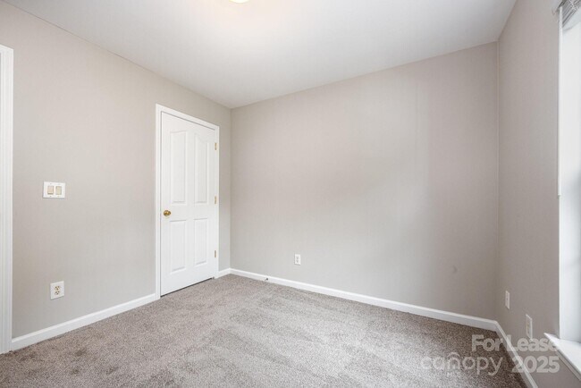 Building Photo - 6721 Charter Hills Rd