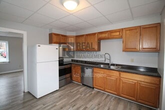 Building Photo - 10 Charles St