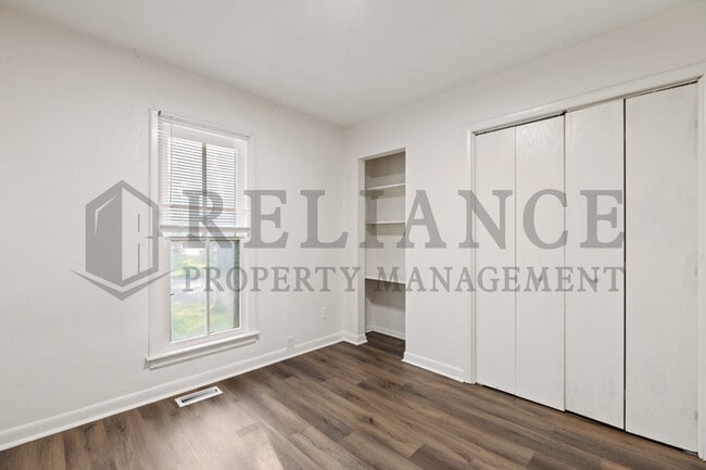 Building Photo - 301 N Spruce St