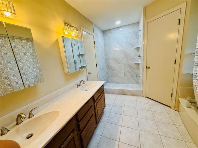 Building Photo - 2220 College Pkwy