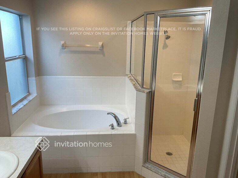 Building Photo - 4202 Roberta Dr