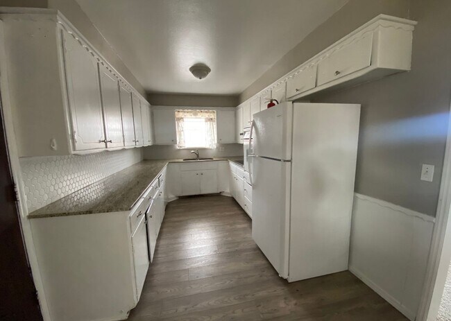 Building Photo - Beautiful Home- The Only thing Missing Is You!