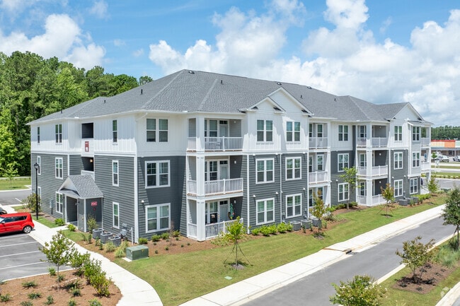 Building Photo - Hawthorne at New Bern
