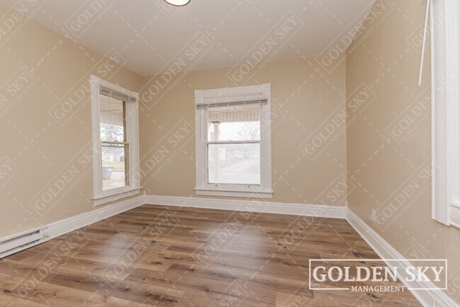 Building Photo - 407 N Plum St