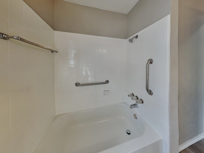 Building Photo - 1303 Carla Ave