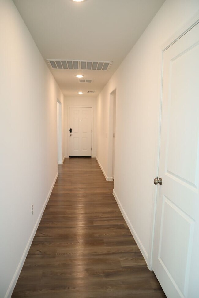 Building Photo - ~Pristine 2024 Luxury Home with Majestic Mountain Views~