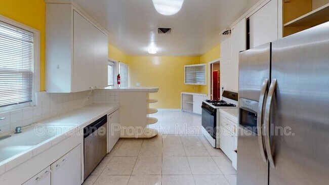 Building Photo - 4947 63rd St