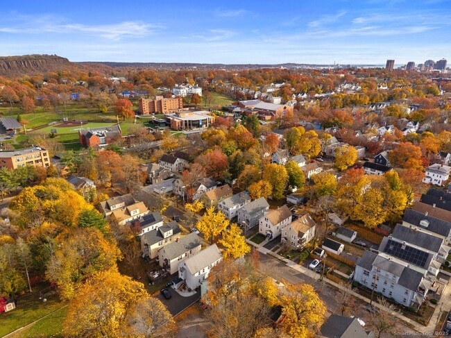 Building Photo - 39 Lander St