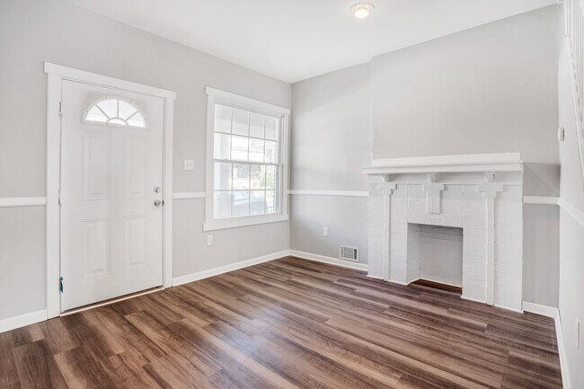 Building Photo - 121 Dilworth St