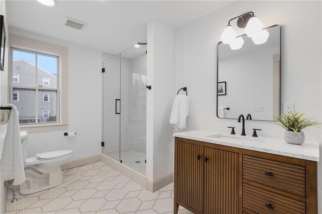 Building Photo - 214 Camp St