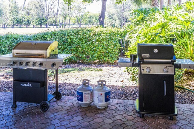 Building Photo - 3090 N Course Dr