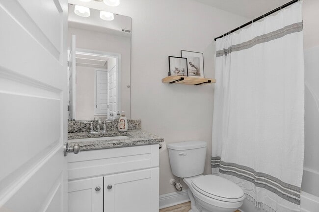 Building Photo - 1026 McLaren Cir
