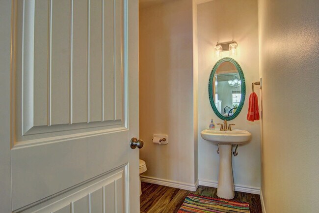 Building Photo - 1813 Eleventh Street-SI ID1023289P