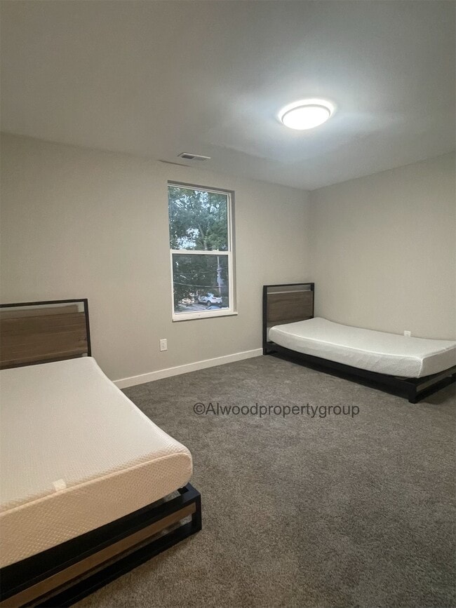 Building Photo - 1021 S State Ave