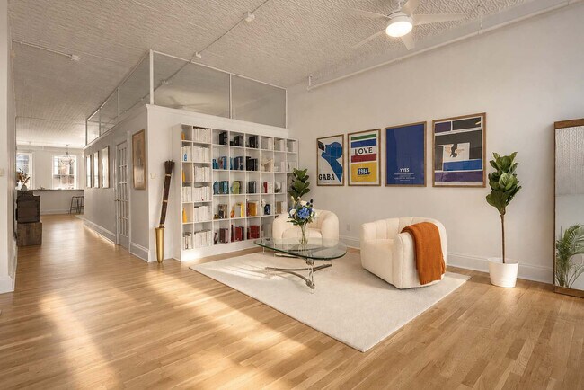 Building Photo - 508 Broadway-SI ID1035001P