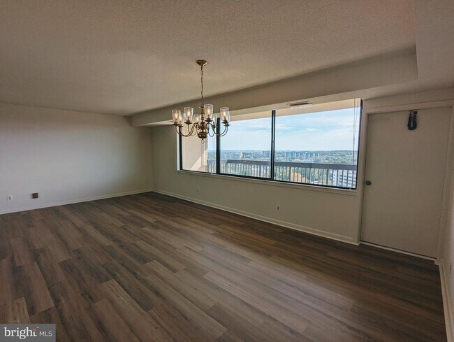 Building Photo - 3709 S George Mason Dr