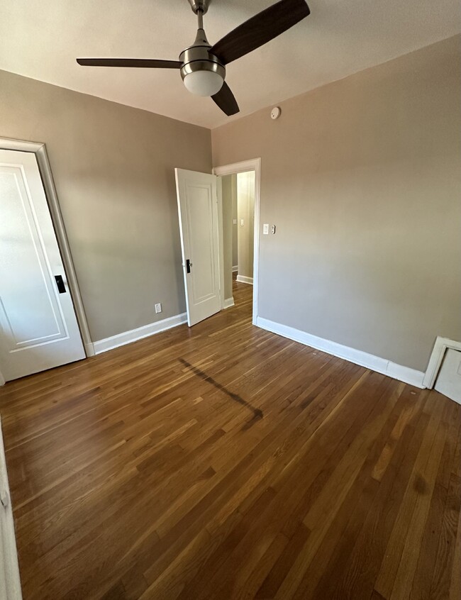 Building Photo - Updated 2 bedroom, 1 bathroom unit in Rich...