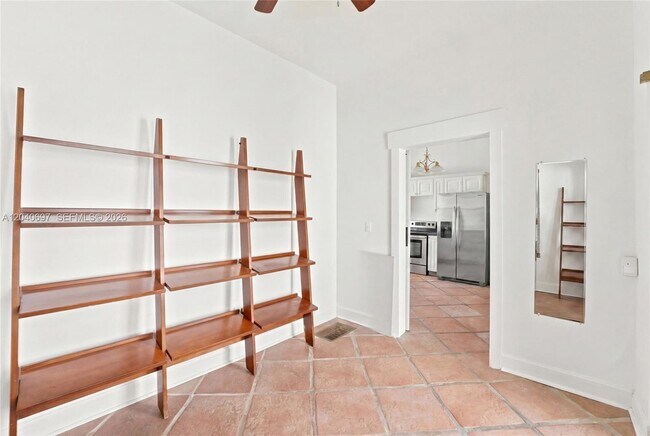 Building Photo - 160 NE 44th St
