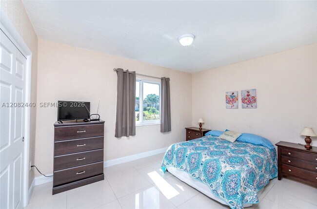 Building Photo - 1020 SW 73rd Pl