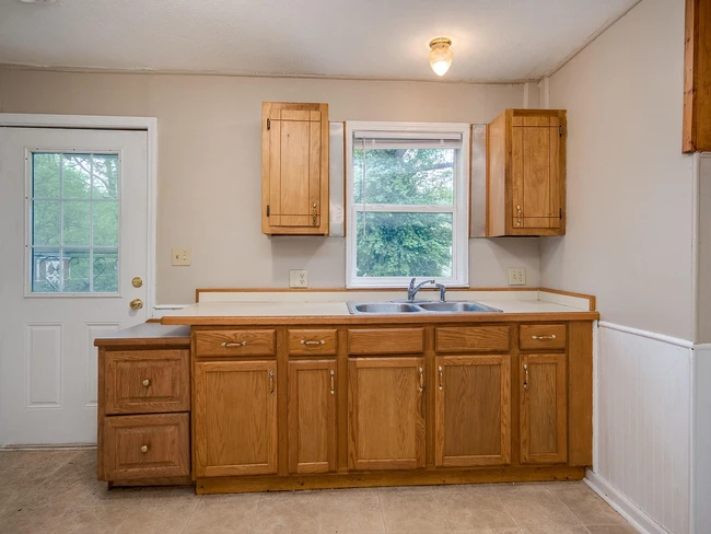 Kitchen - 2708 N Fremont Ave