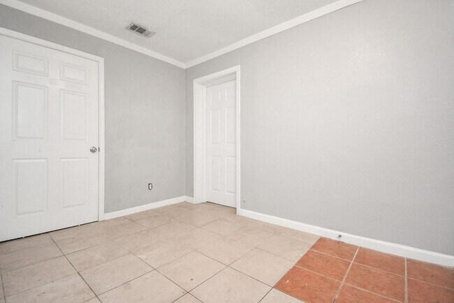 Building Photo - 8622 Elbert St