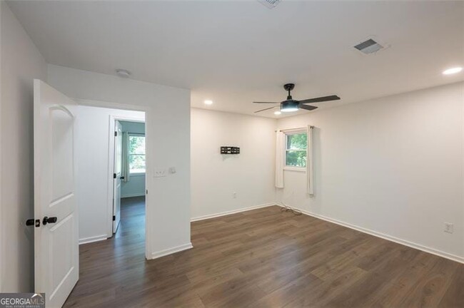 Building Photo - 83 Lucia Dr SE