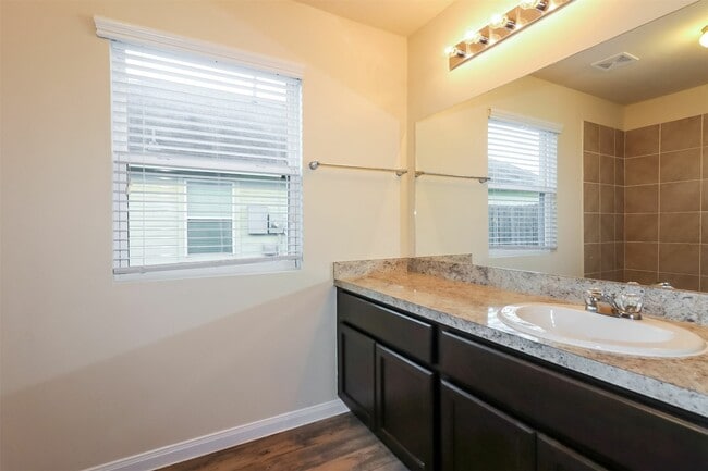 Building Photo - 6118 Peaceful Ridge Dr